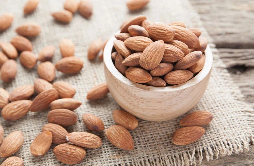 Healthy almonds have benefits for your health.