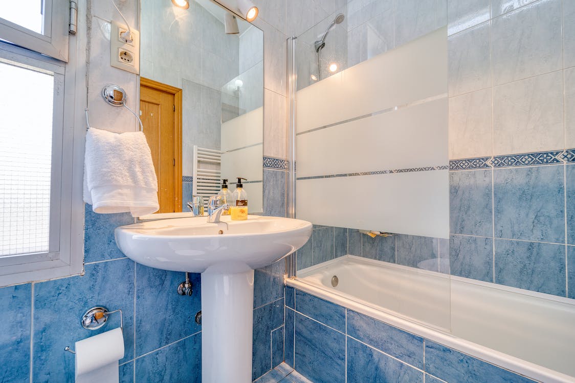 Choosing the Perfect Small Bathroom Remodeling Designs